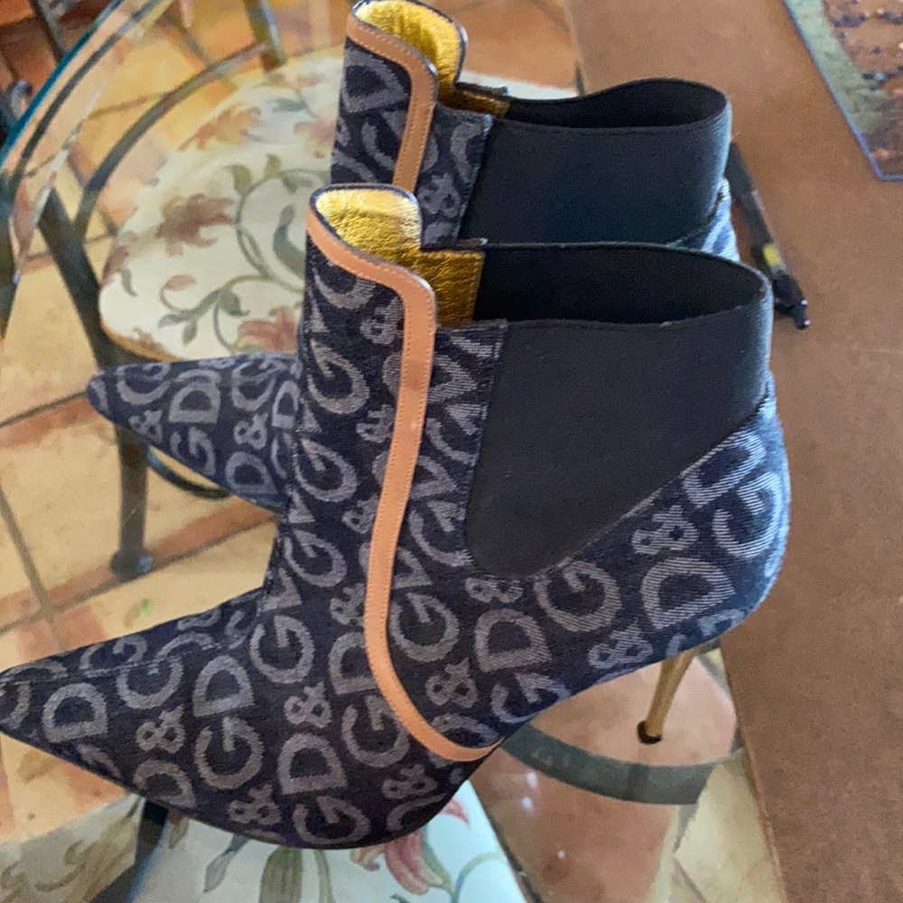 Dolce n Gabbana booties